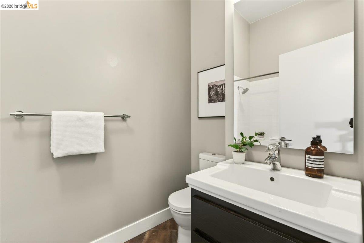 201 4th Street, Unit 601 Oakland, CA 94607 - Photo 37 of 58 a bathroom with a sink and a toilet