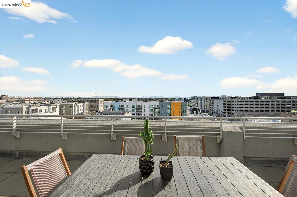 201 4th Street, Unit 601 Oakland, CA 94607 - Photo 40 of 58 a view of a terrace