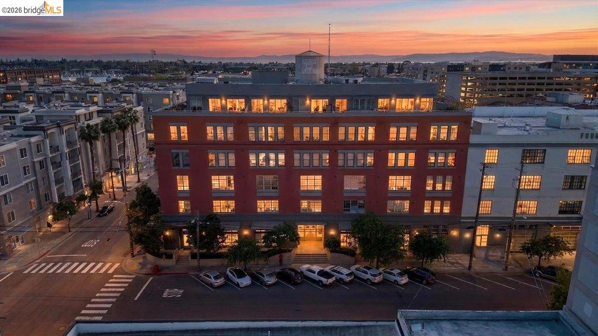 201 4th Street, Unit 601 Oakland, CA 94607 - Photo 4 of 58 a view of a city that has tall buildings