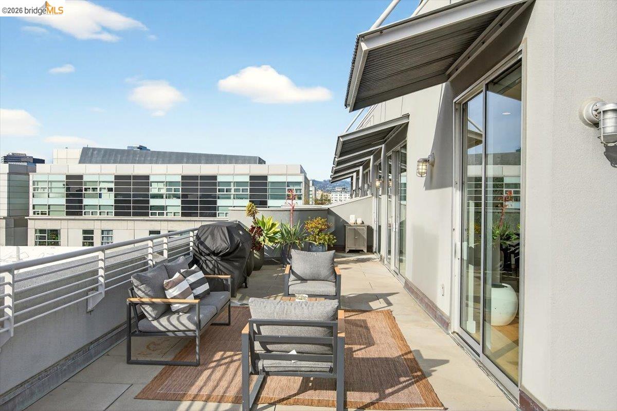 201 4th Street, Unit 601 Oakland, CA 94607 - Photo 43 of 58 a balcony with furniture and outdoor view