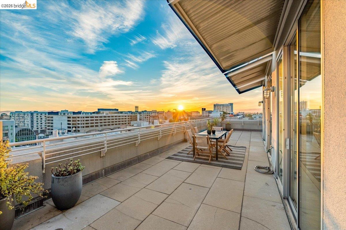 201 4th Street, Unit 601 Oakland, CA 94607 - Photo 51 of 58 a view of a terrace with furniture