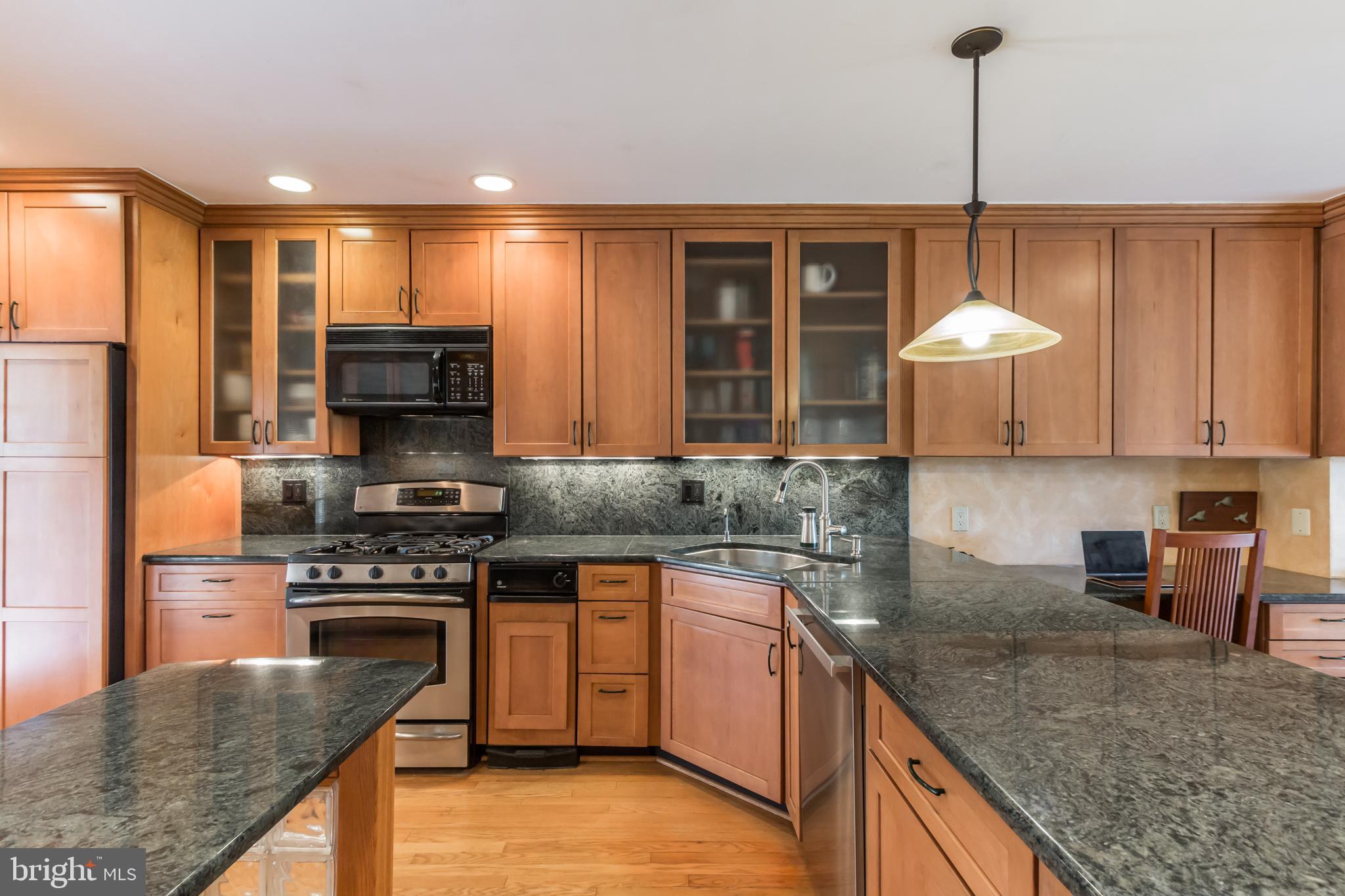 11115 Watermans Drive Reston, VA 20191 - Photo 3 of 42 Kitchen