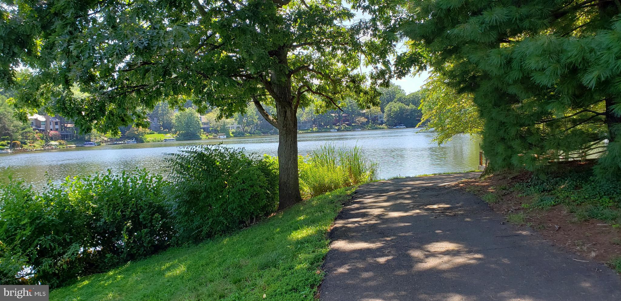 11115 Watermans Drive Reston, VA 20191 - Photo 36 of 42 Path to lake