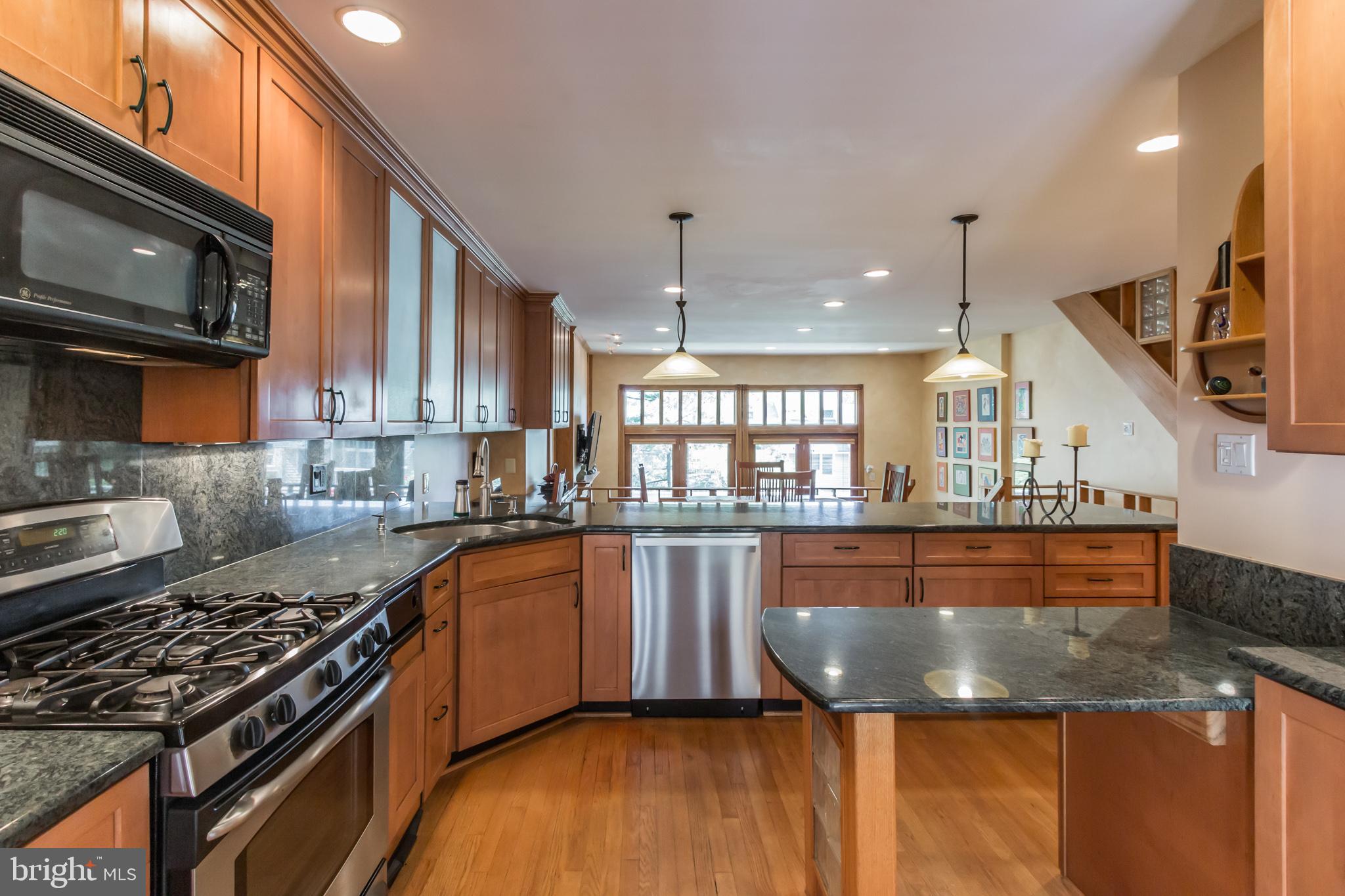 11115 Watermans Drive Reston, VA 20191 - Photo 5 of 42 Kitchen
