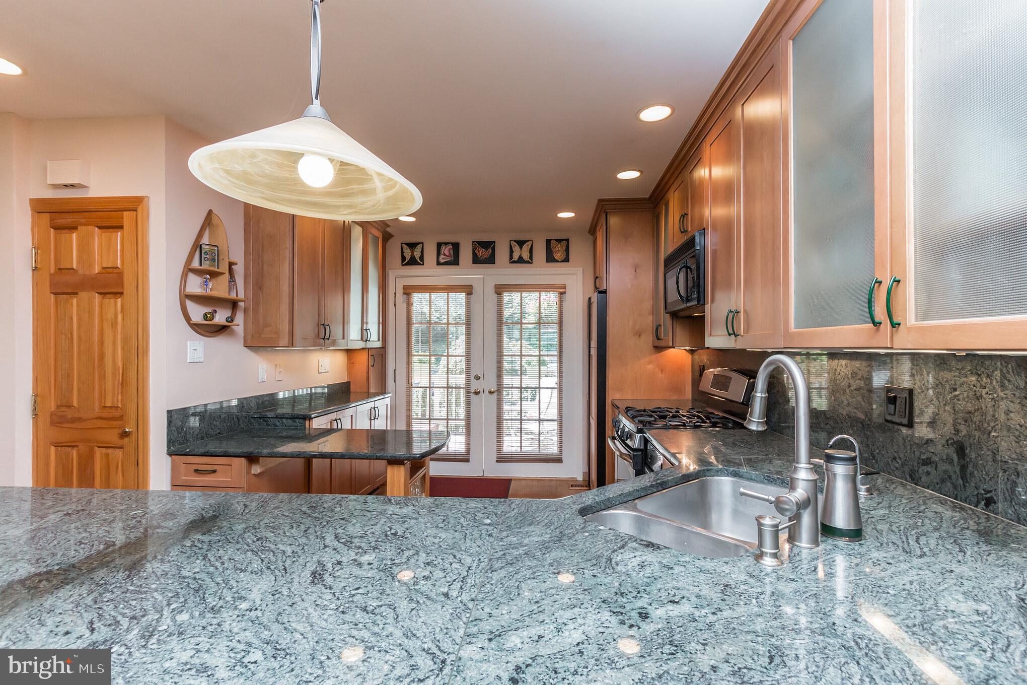 11115 Watermans Drive Reston, VA 20191 - Photo 7 of 42 Kitchen