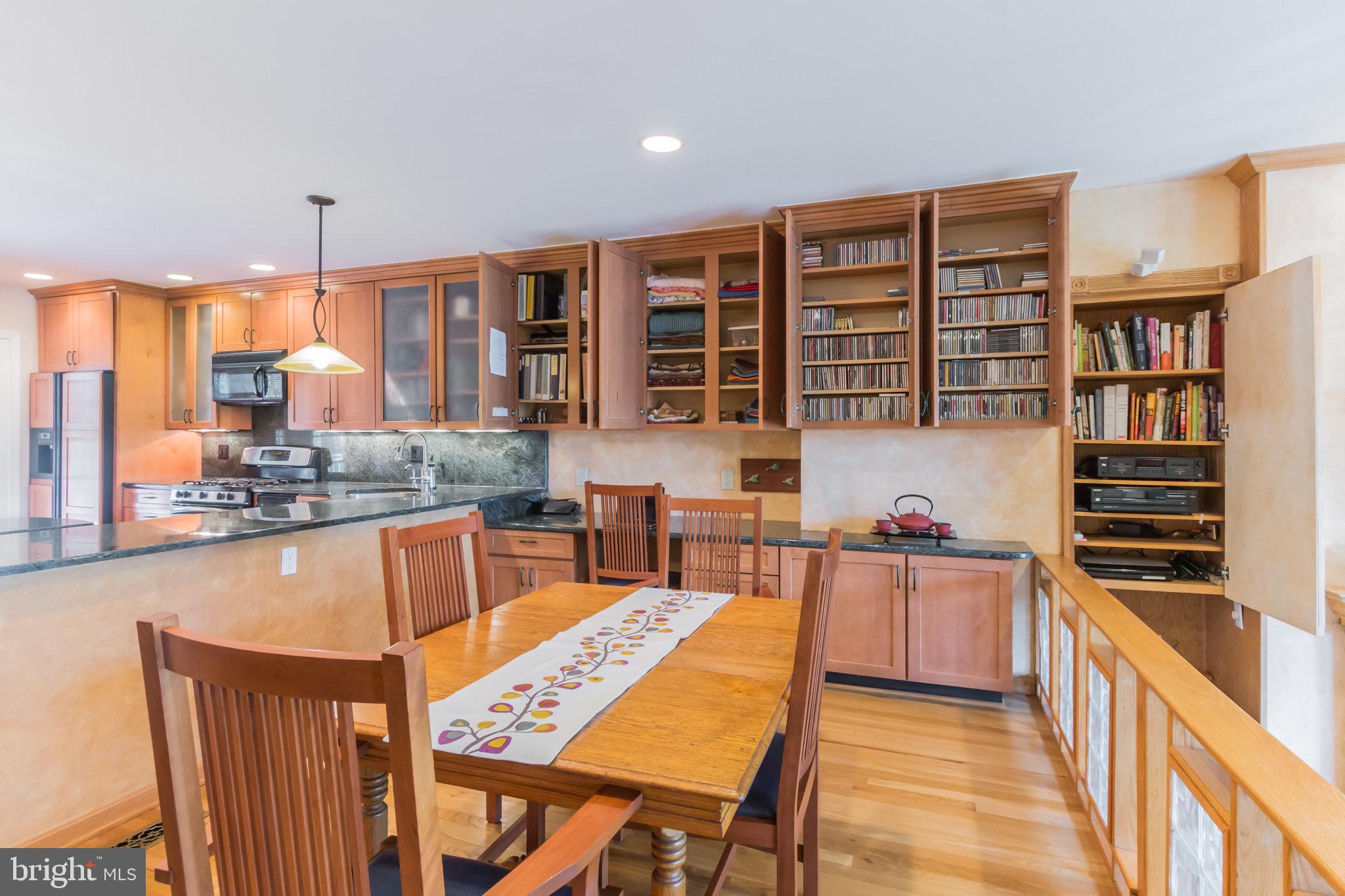 11115 Watermans Drive Reston, VA 20191 - Photo 9 of 42 Dining Room