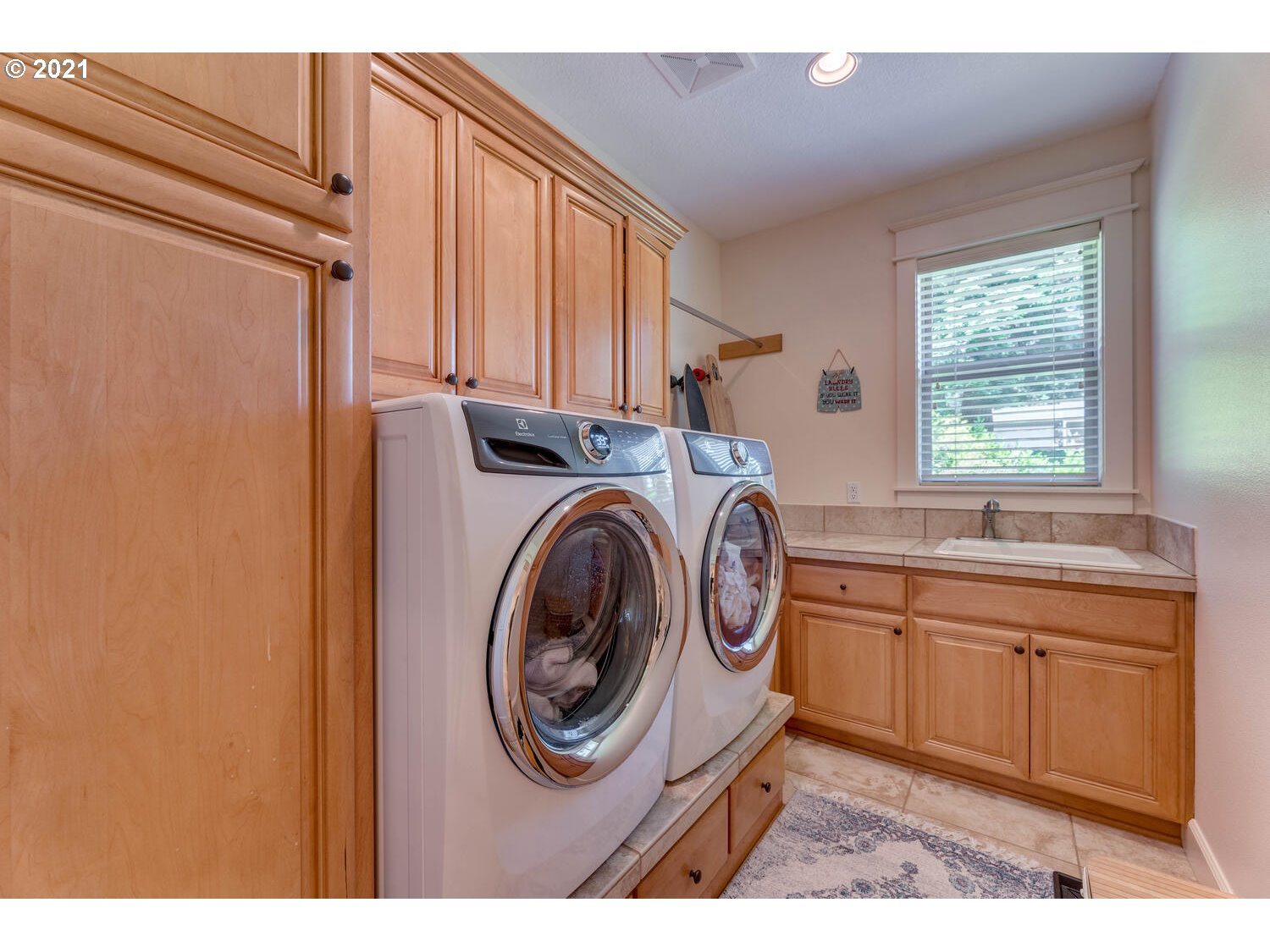 14683 Southeast Aldridge Road Happy Valley, OR 97086 - Photo 21 of 31 a utility room with dryer and washer