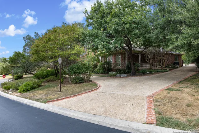 a view of a house with tree s