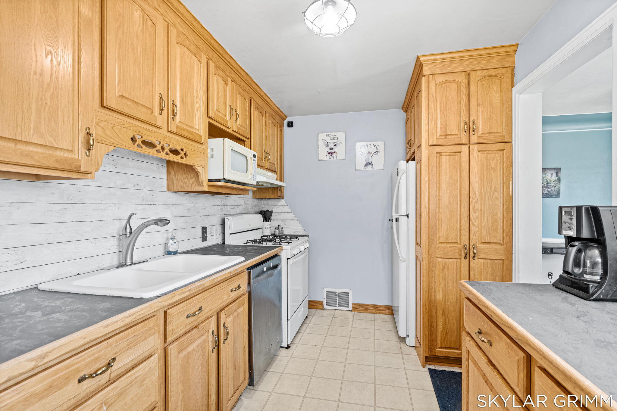 701 Fowler Street Muskegon, MI 49445 - Photo 8 of 30 8-web-or-mls-Project_20260706_2848