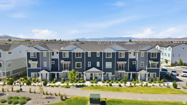 $374,999 | 1727 East Wolverine Avenue, Eagle Mountain, UT 84005