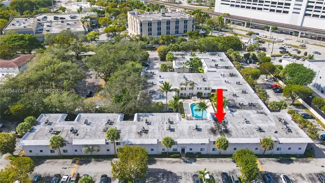 $240,000 | 8607 Southwest 68th Court, Unit 5, Pinecrest, FL 33156