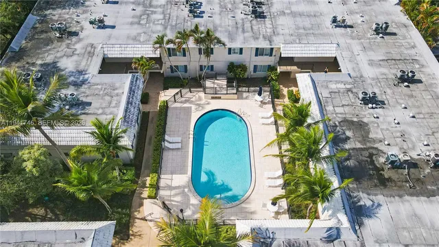 $240,000 | 8607 Southwest 68th Court, Unit 5, Pinecrest, FL 33156