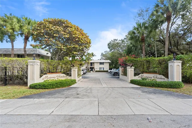 $240,000 | 8607 Southwest 68th Court, Unit 5, Pinecrest, FL 33156