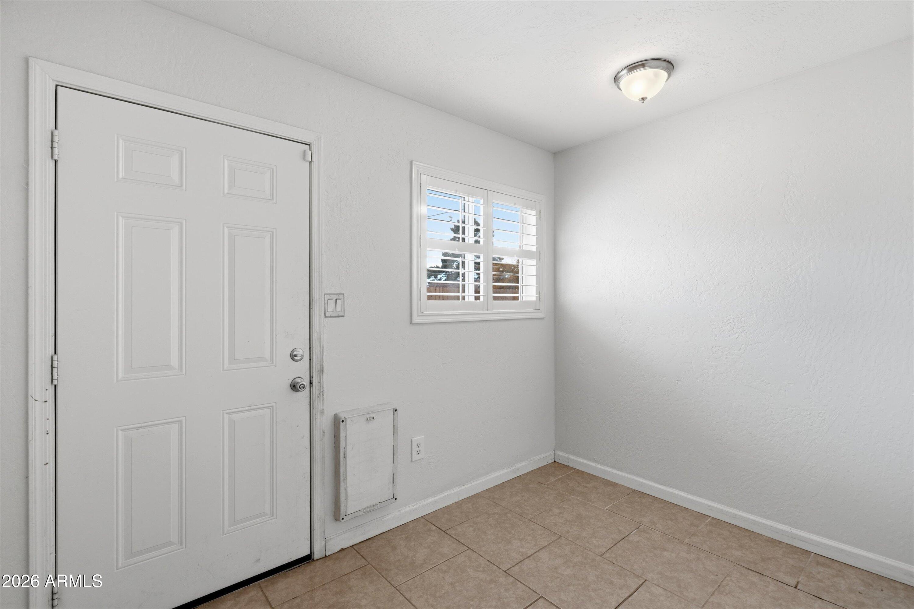 6246 North 23rd Avenue Phoenix, AZ 85015 - Photo 25 of 30 an empty room with windows