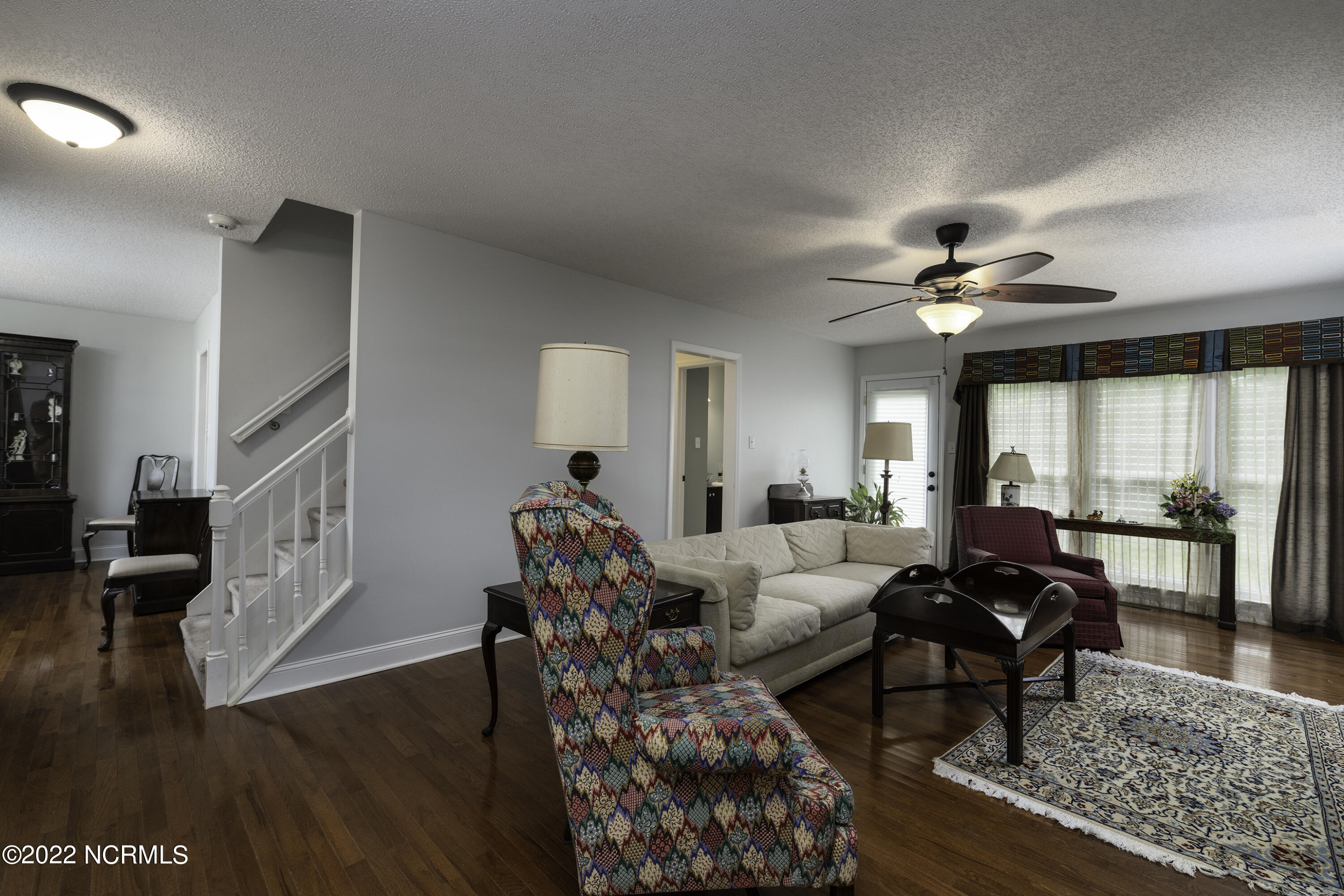 558 Deer Run Road New Bern, NC 28562 - Photo 2 of 60 Expansive Living Room