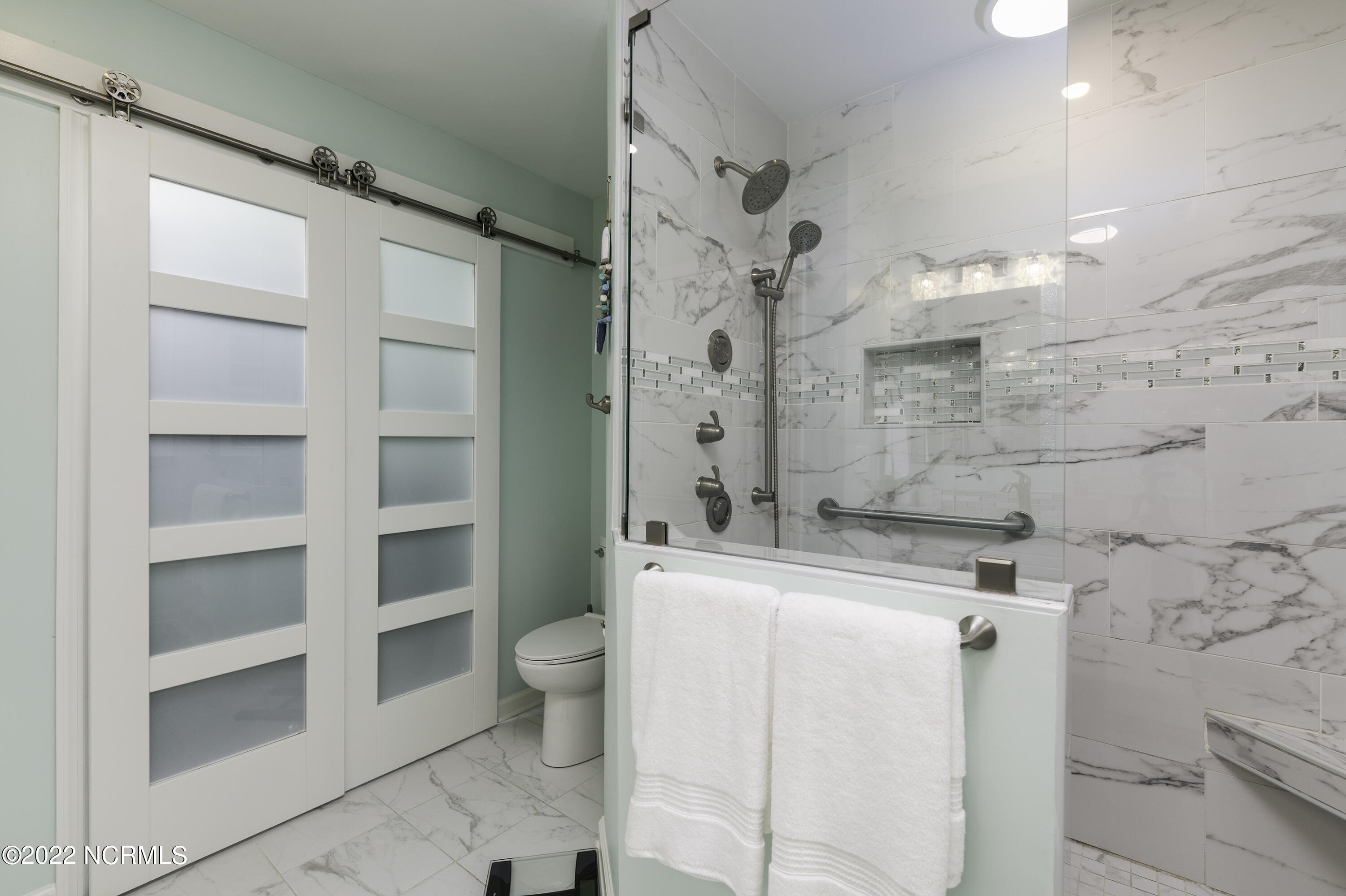 558 Deer Run Road New Bern, NC 28562 - Photo 23 of 60 Master En Suite Bathroom