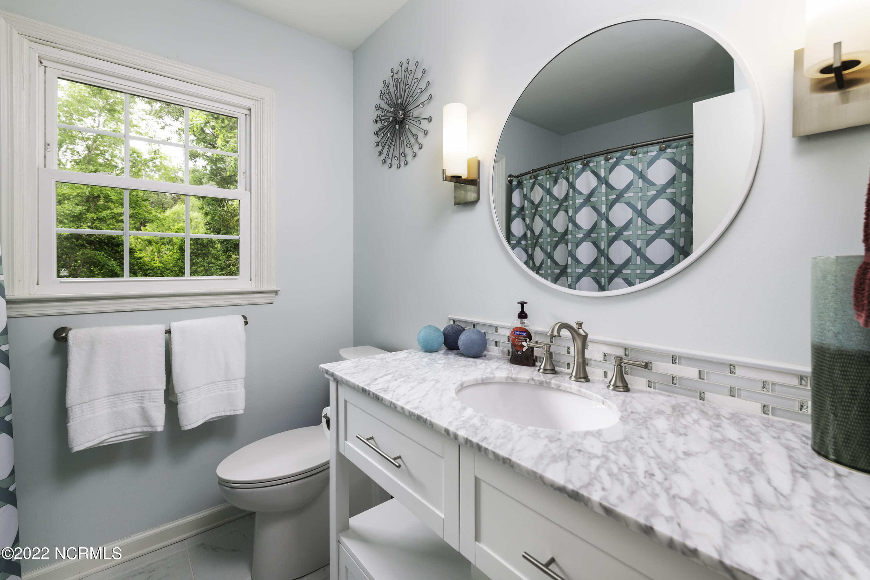 558 Deer Run Road New Bern, NC 28562 - Photo 30 of 60 Guest Bathroom