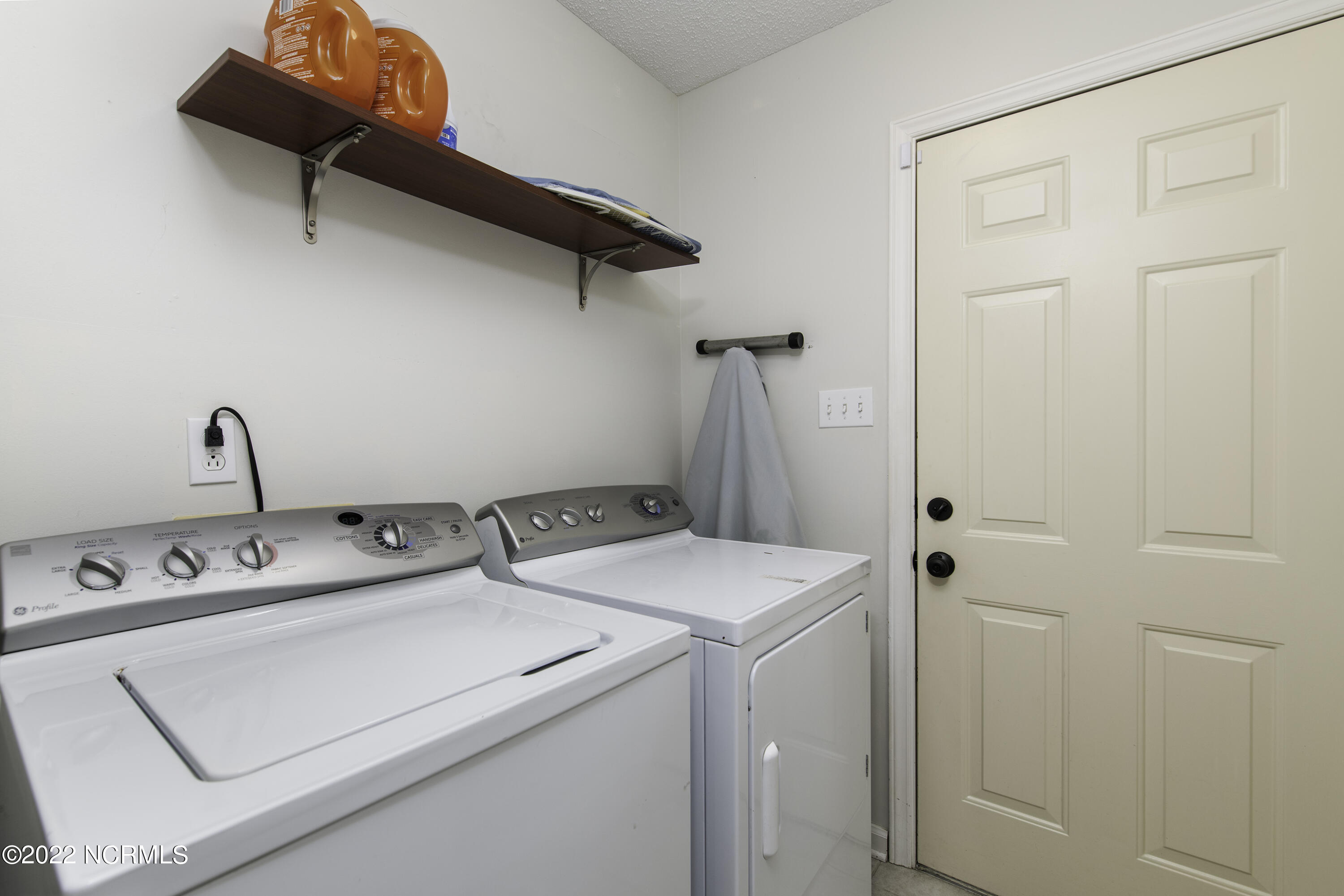 558 Deer Run Road New Bern, NC 28562 - Photo 33 of 60 Laundry