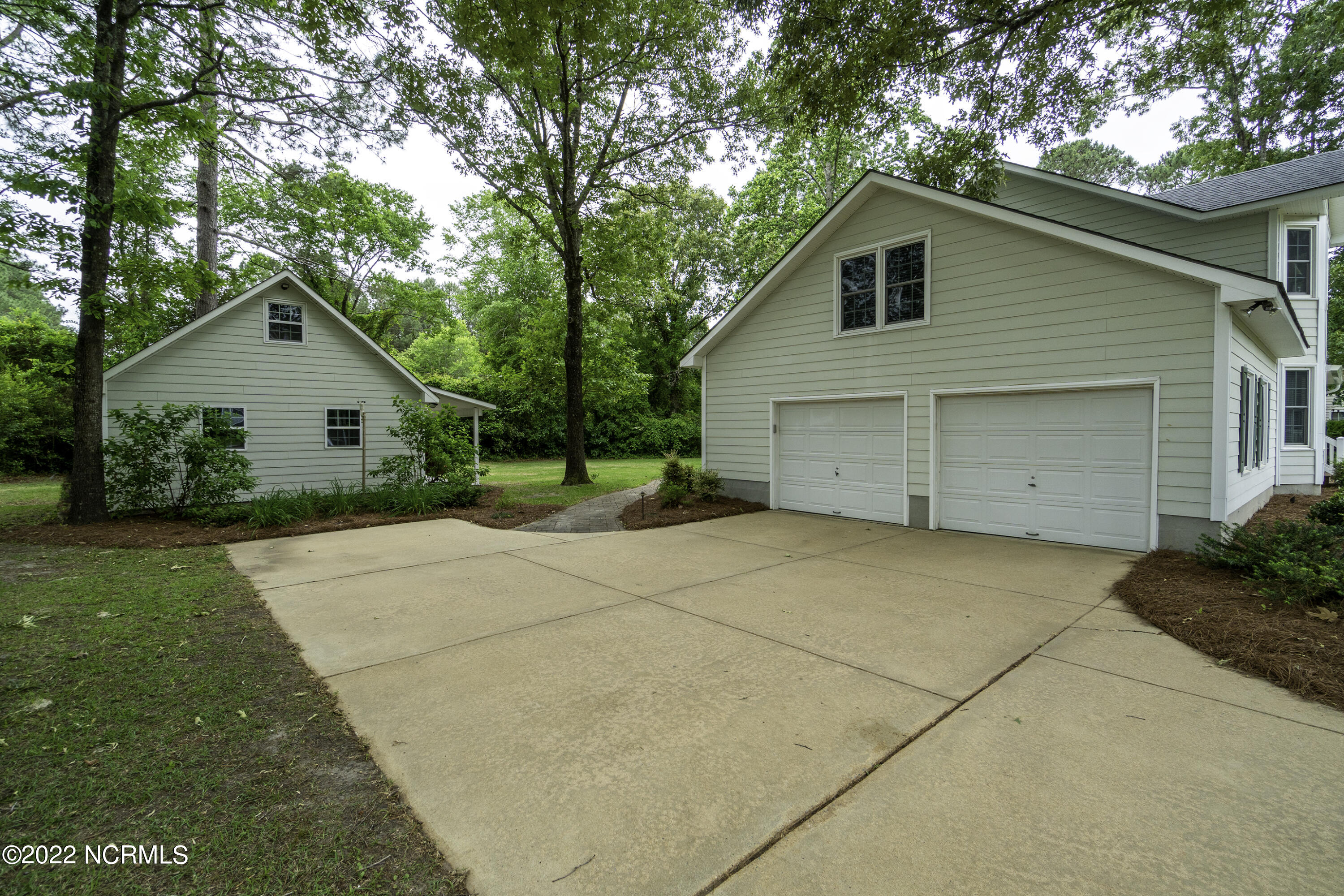 558 Deer Run Road New Bern, NC 28562 - Photo 35 of 60 2 Car Attached Garage