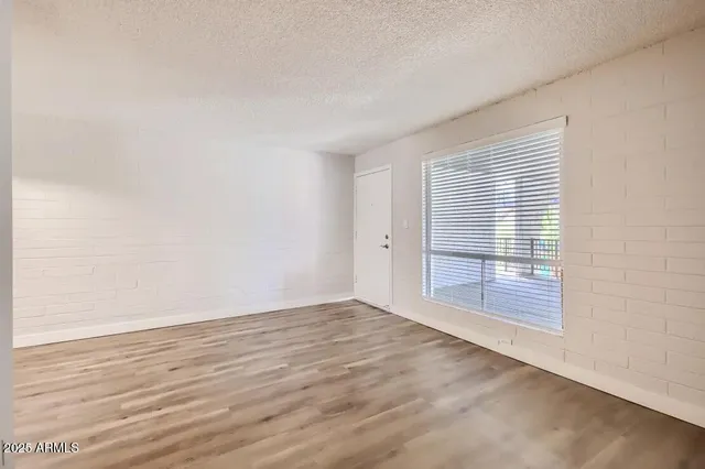 $957 | 1645 East Thomas Road, Unit 1C, Phoenix, AZ 85016