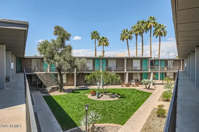 $957 | 1645 East Thomas Road, Unit 1C, Phoenix, AZ 85016