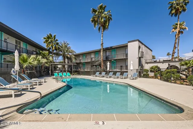 $957 | 1645 East Thomas Road, Unit 1C, Phoenix, AZ 85016