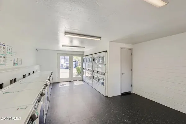 $941 | 1645 East Thomas Road, Unit 1C, Phoenix, AZ 85016