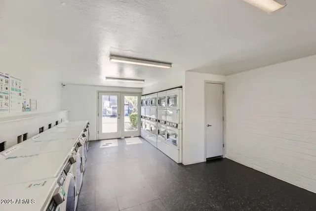 $957 | 1645 East Thomas Road, Unit 1C, Phoenix, AZ 85016