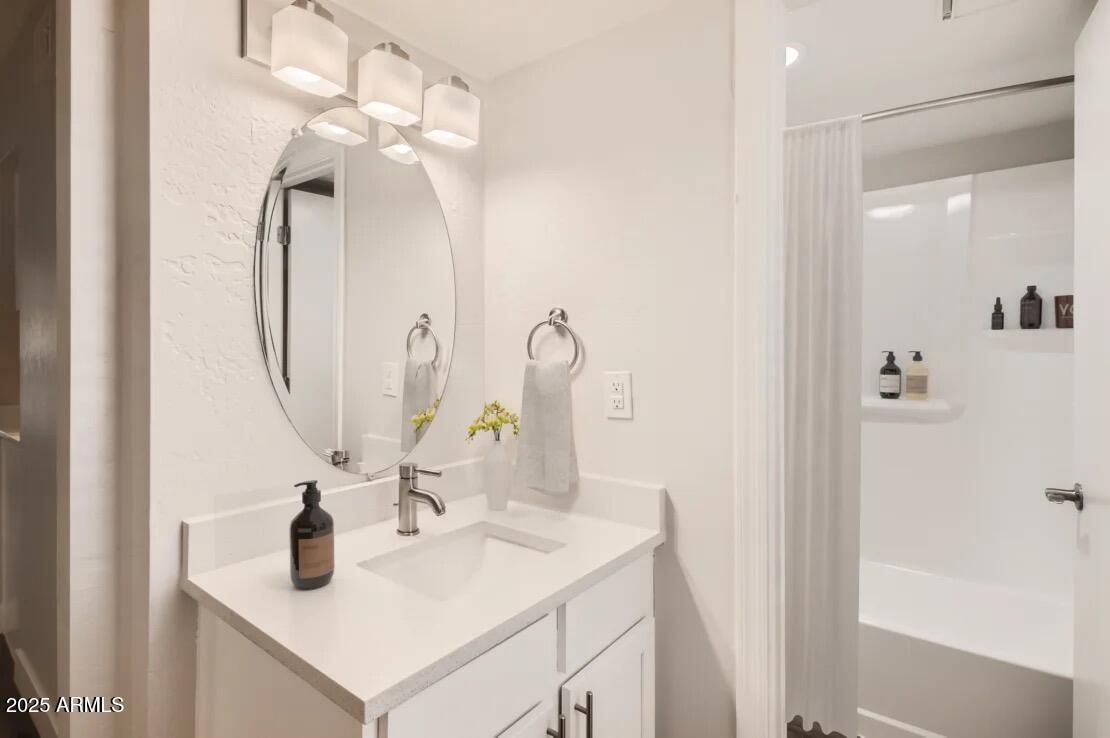 1645 East Thomas Road, Unit 1C Phoenix, AZ 85016 - Photo 7 of 36 Bathroom