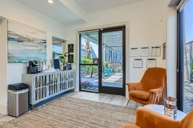 $957 | 1645 East Thomas Road, Unit 1C, Phoenix, AZ 85016