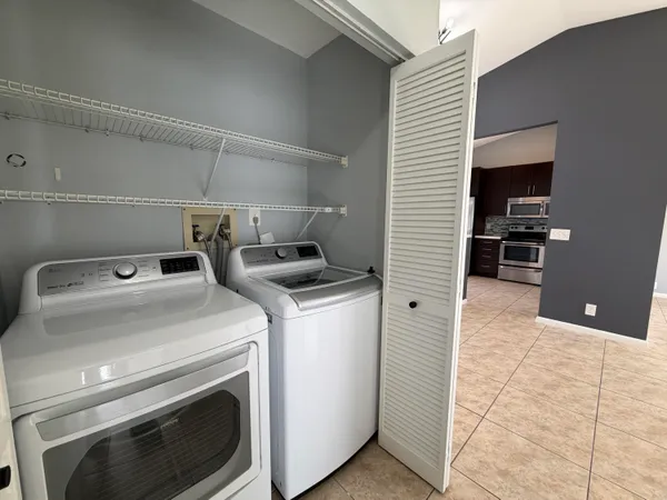 $2,400 | 104 Lakewood Drive, Unit 21C, Jupiter, FL 33458