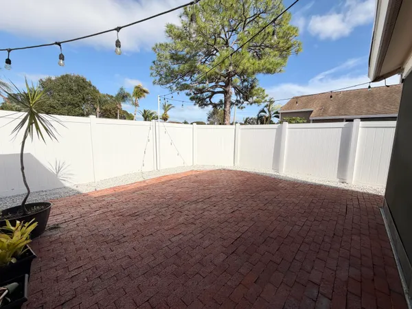 $2,400 | 104 Lakewood Drive, Unit 21C, Jupiter, FL 33458