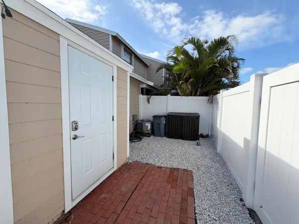 $2,400 | 104 Lakewood Drive, Unit 21C, Jupiter, FL 33458