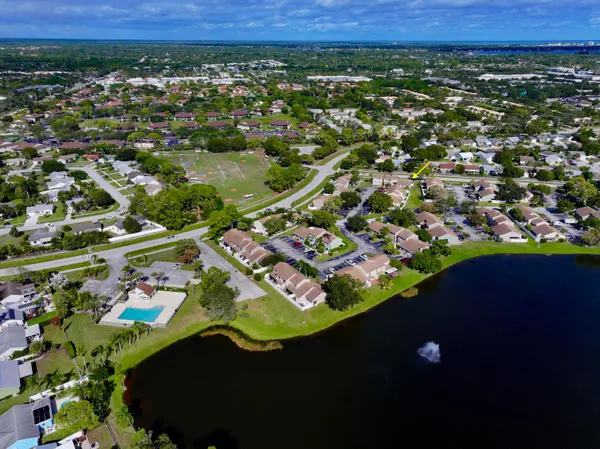 $2,400 | 104 Lakewood Drive, Unit 21C, Jupiter, FL 33458