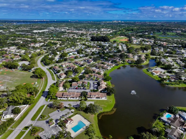 $2,400 | 104 Lakewood Drive, Unit 21C, Jupiter, FL 33458