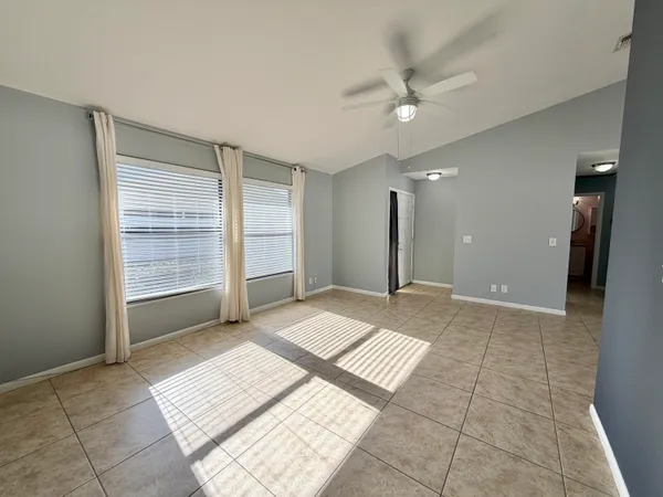 $2,400 | 104 Lakewood Drive, Unit 21C, Jupiter, FL 33458
