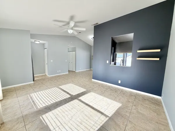 $2,400 | 104 Lakewood Drive, Unit 21C, Jupiter, FL 33458