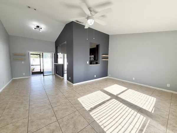 $2,400 | 104 Lakewood Drive, Unit 21C, Jupiter, FL 33458