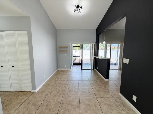 $2,400 | 104 Lakewood Drive, Unit 21C, Jupiter, FL 33458