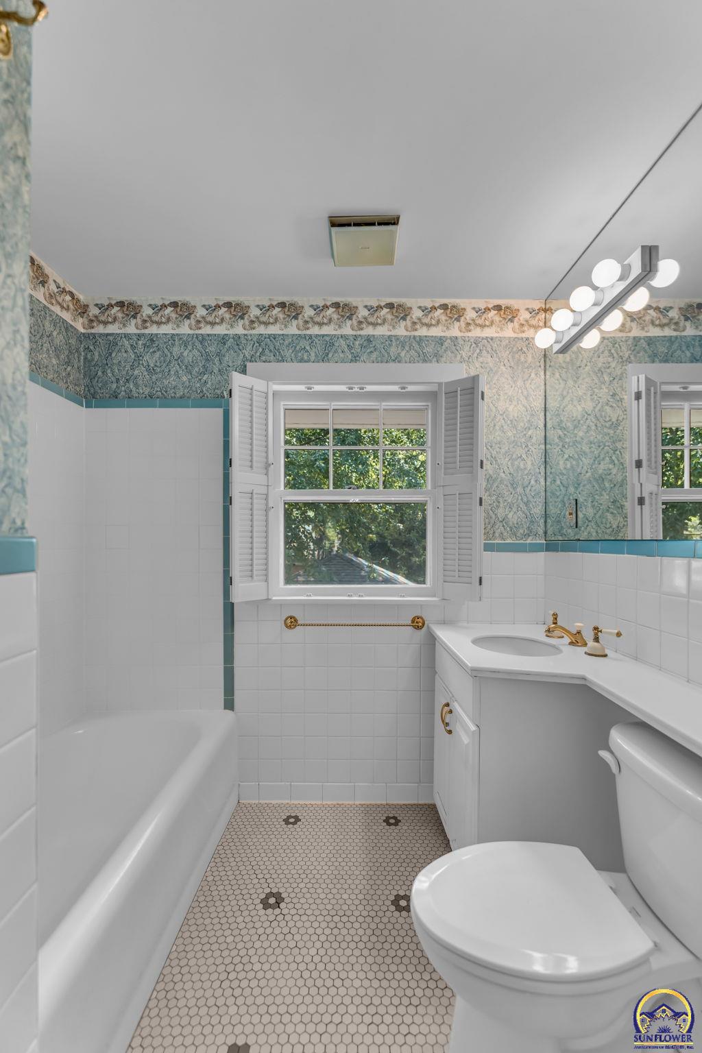 2 Southwest Westboro Place Topeka, KS 66604 - Photo 21 of 28