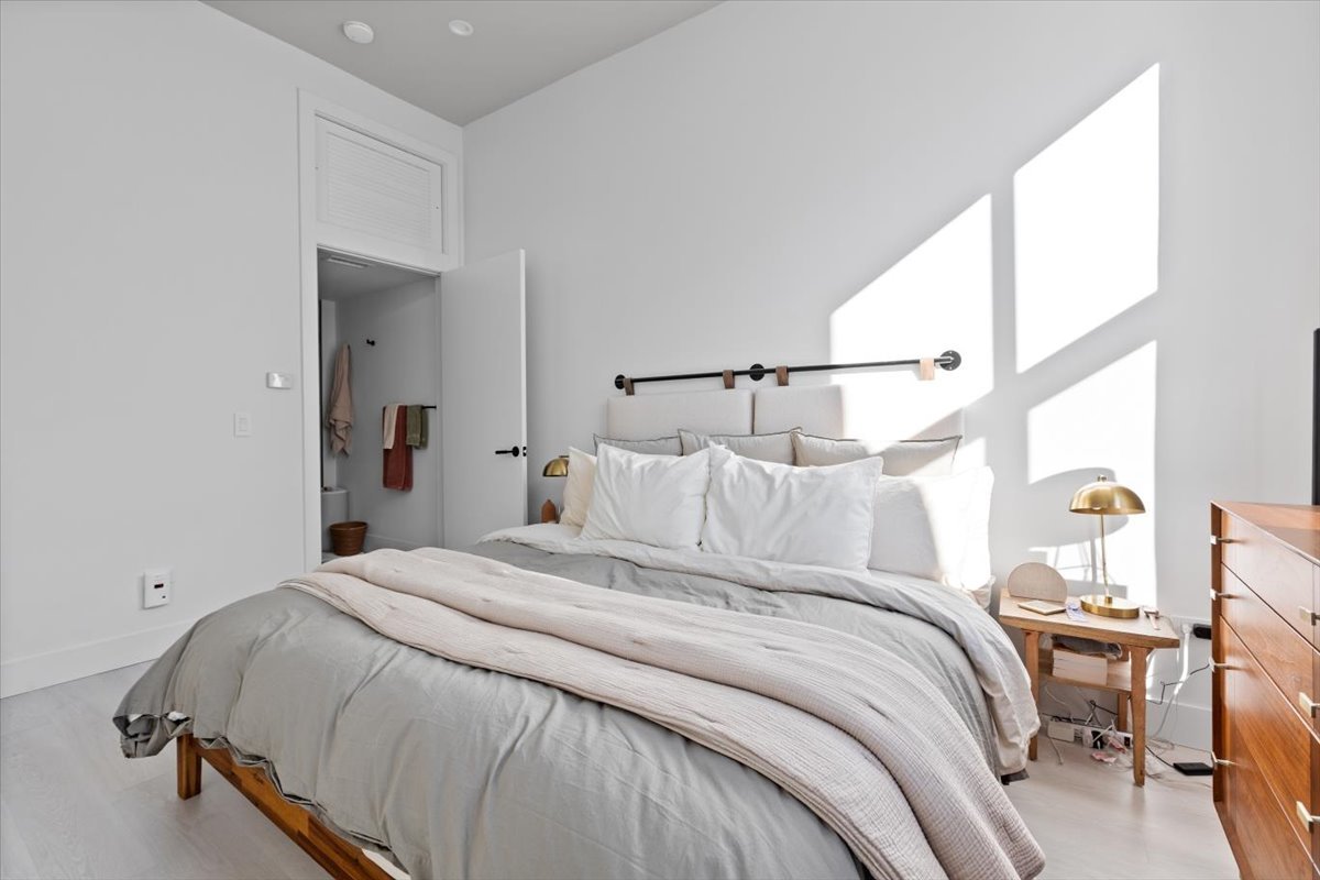 949 West Madison Street, Unit 406 Chicago, IL 60607 - Photo 12 of 16 a bedroom with a bed and a window