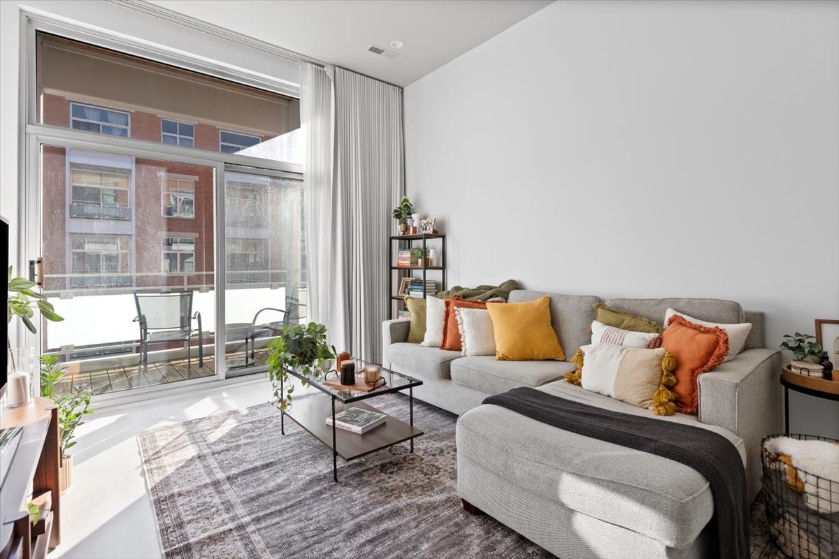 949 West Madison Street, Unit 406 Chicago, IL 60607 - Photo 3 of 16 a bedroom with furniture and a large window