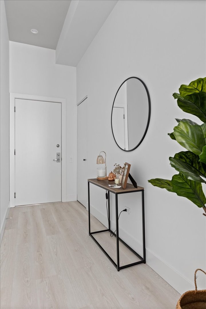 949 West Madison Street, Unit 406 Chicago, IL 60607 - Photo 8 of 16 a living room with furniture a mirror and a potted plant