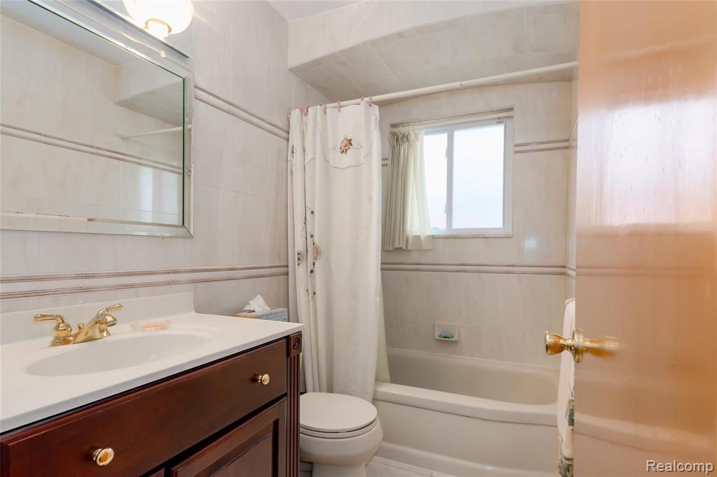 11056 Racine Road Warren, MI 48093 - Photo 12 of 24