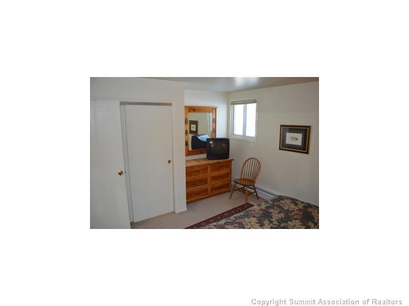 1937 Soda Ridge Road, Unit 1127 Keystone, CO 80435 - Photo 8 of 25 a bathroom with a sink and a mirror