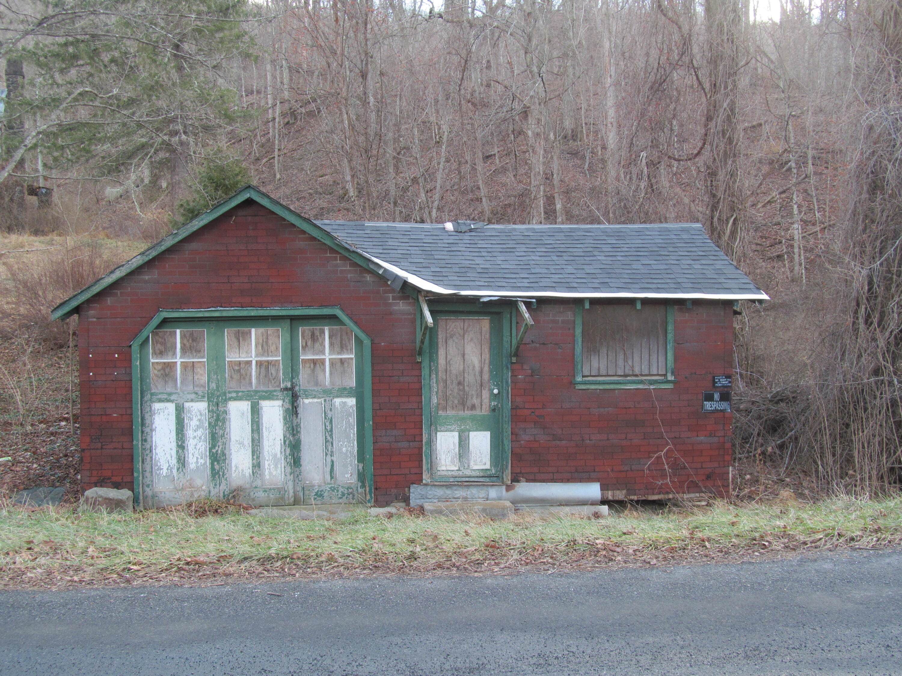 574 Grandview Road Hot Springs, VA 24445 - Photo 3 of 15 a front view of a house with garden