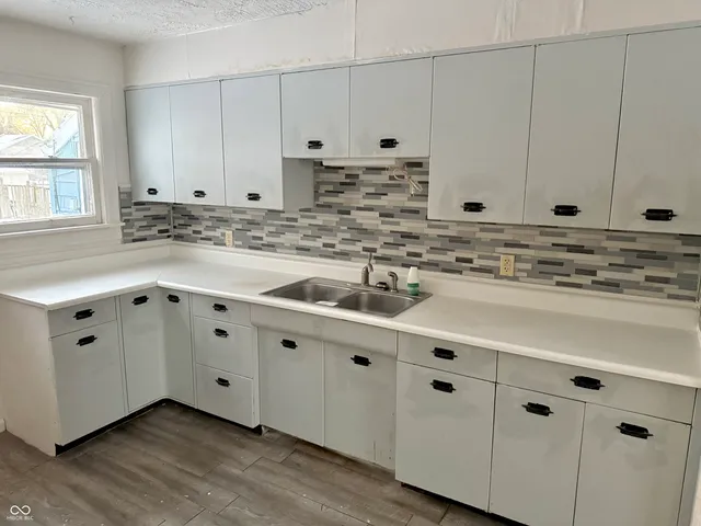 $84,900 | 2405 East 3rd Street, Anderson, IN 46012