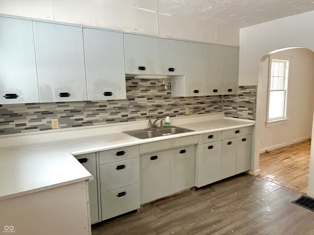 $84,900 | 2405 East 3rd Street, Anderson, IN 46012