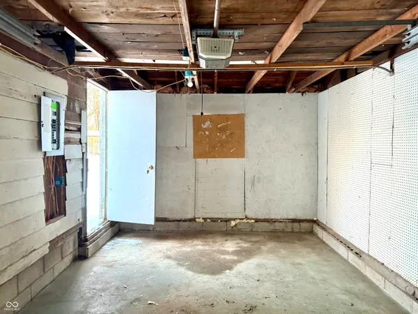 $69,900 | 2405 East 3rd Street, Anderson, IN 46012