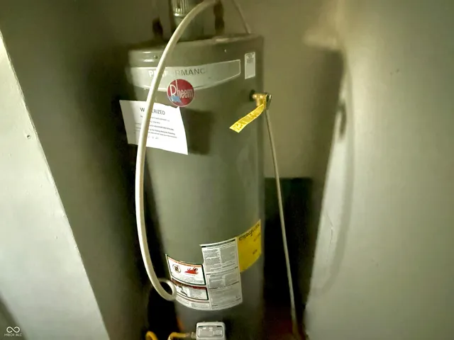 $84,900 | 2405 East 3rd Street, Anderson, IN 46012